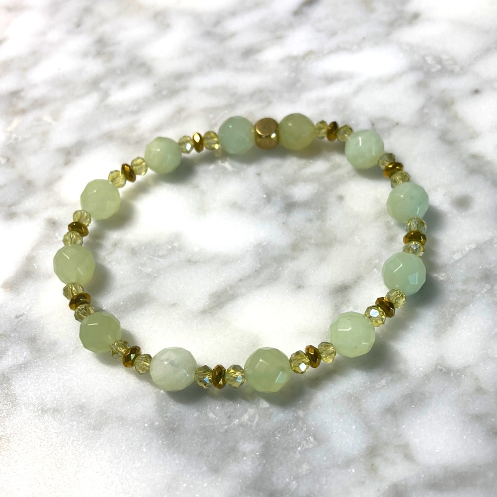 Adventurine & Swarovski crystal bracelet in size 7”